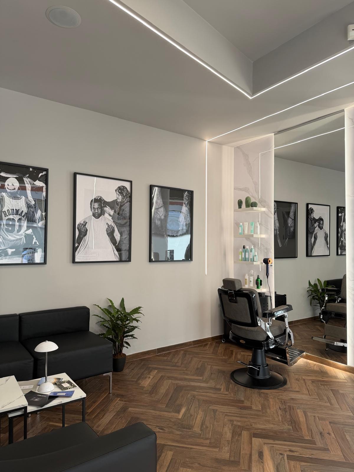 Postazione libera nello studio MATA Barber